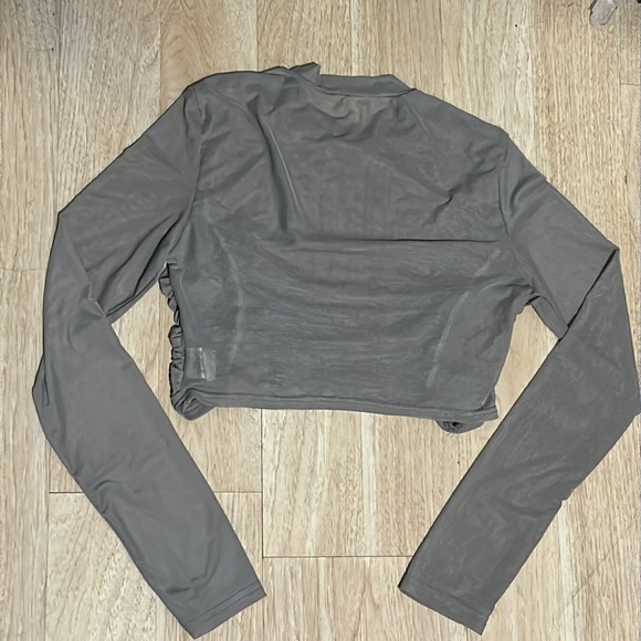 Mesh long sleeve crop top - Picture 2 of 2